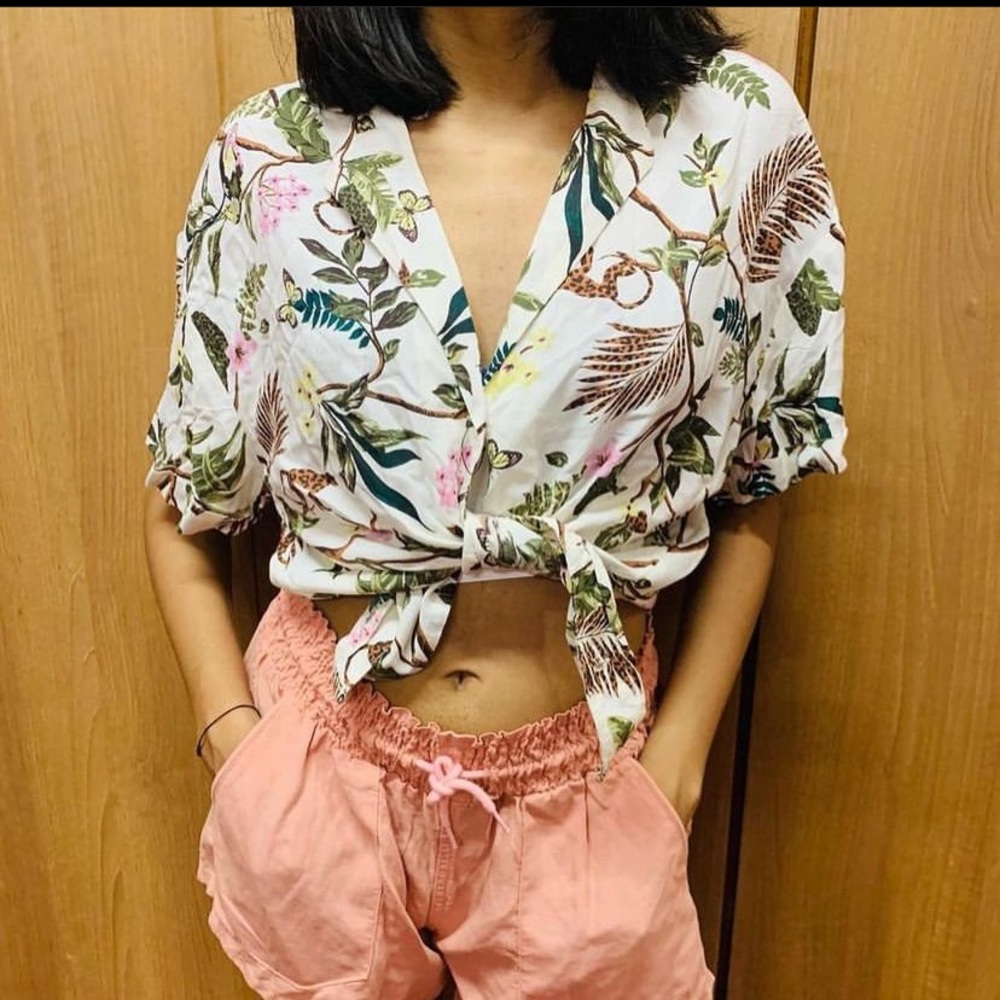 Beautiful button down shirt - Picture 2 of 4